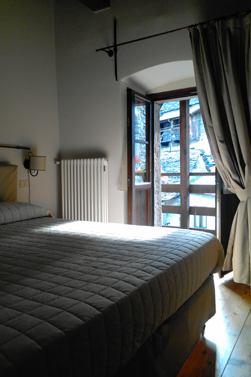 Italy-Viganella-Casa Vanni-Room-4-Photo Mademoiselle Le K-copyright 2013